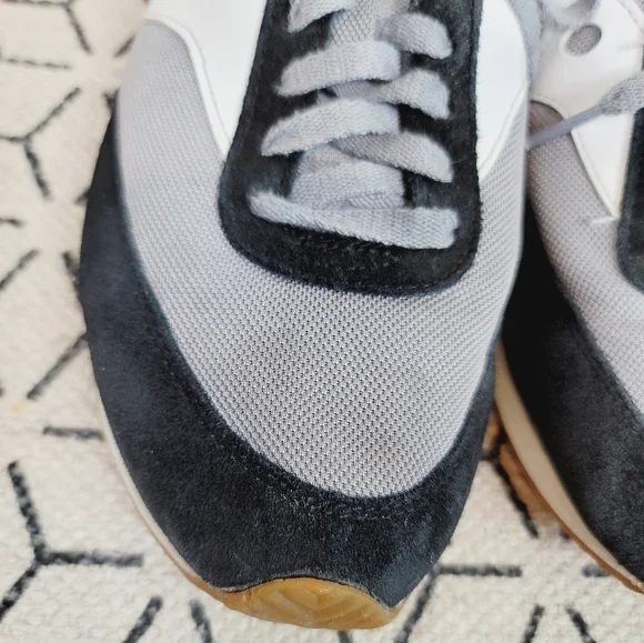 Saucony Hornet Sneaker in Black & Gray, sz 8.5 - Picture 5 of 11